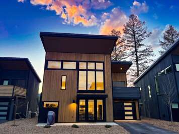 Exceptional | New | Hot Tub & Pool | Sleeps 10!