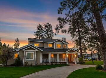 Peaceful Spot | Private Backyard | King Bed | AC!