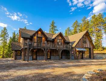 New! Spacious Lodge | 3 Kings | Hot Tub & Fire Pit
