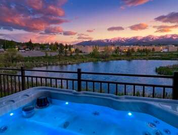 3 King Bed | Luxury Condo | Hot Tub | Sleeps 10