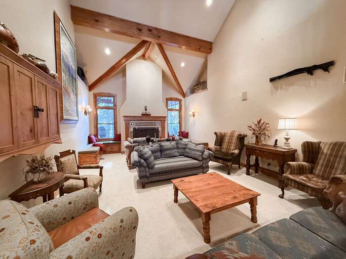 Spacious Living Area With Vaulted Ceilings, Vibrant Vistas Through Large Windows, Nestled In A Vacation Rental