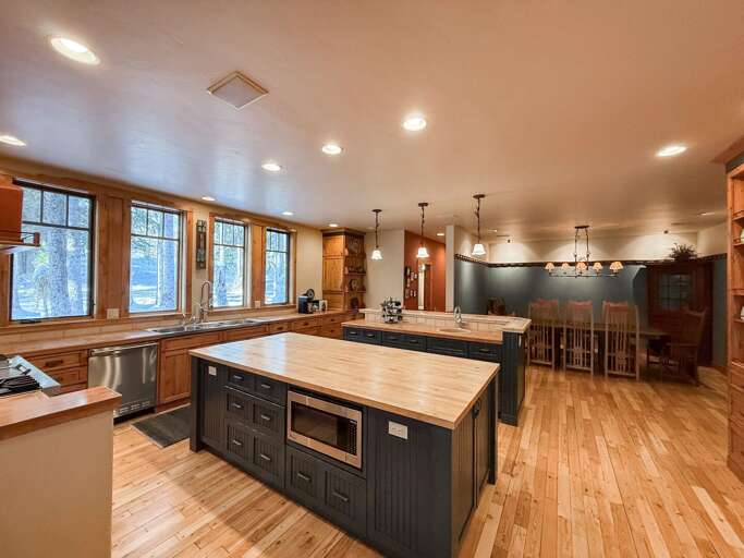Spacious Kitchen, Wooden Floors, Large Island, Lined With Windows