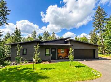 Great Location | 4BD/4BA | Hot Tub & Fire Pit
