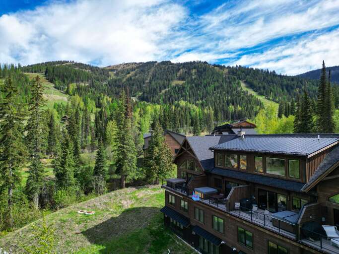 Chair 9 | Hot Tub | 3 Kings | 2 Gas Fireplaces
