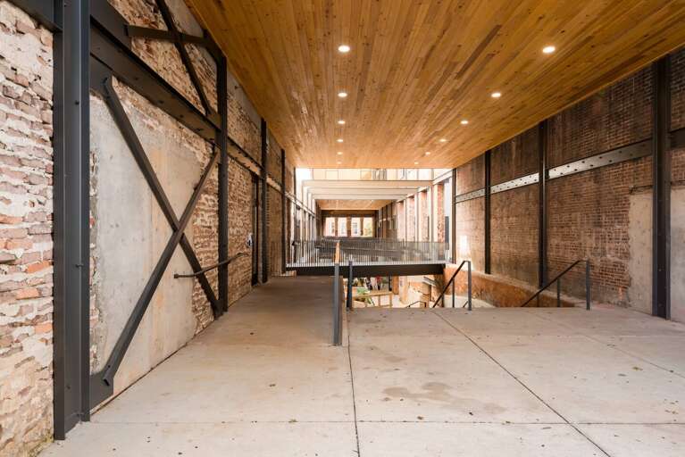 Walkway where you find the entrance to the building as well as local retail shops and restaurants! 