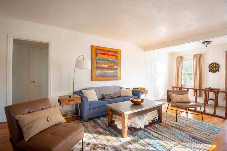 Plenty of cozy seating for you Plenty of cozy seating for you