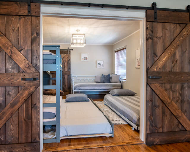 Visual of the floor plan with both trundles pulled out.