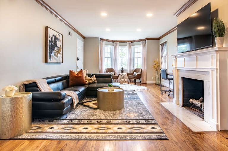 The living room is even equipped with a desk so that you can let the kids play while you catch up on any last minute emails.