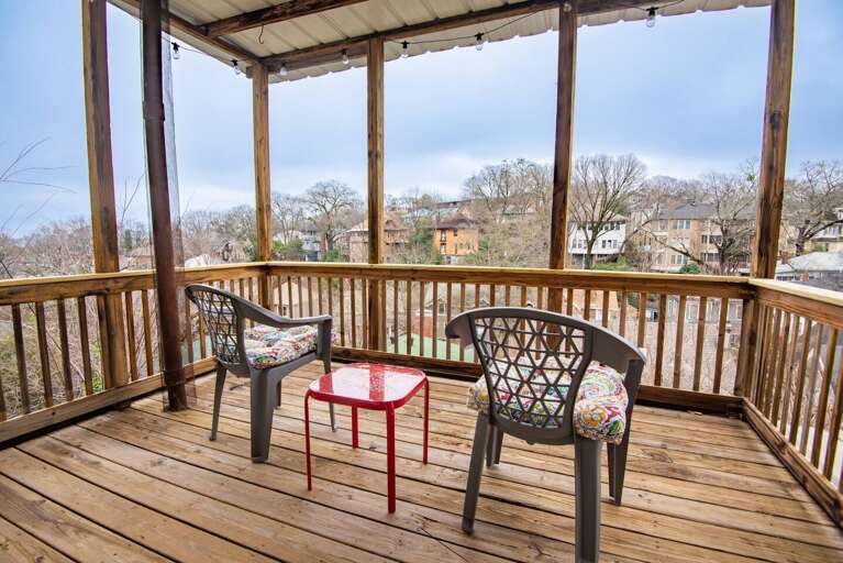 [Deck #2] There’s absolutely gorgeous views of the valley from the 2nd level deck! 