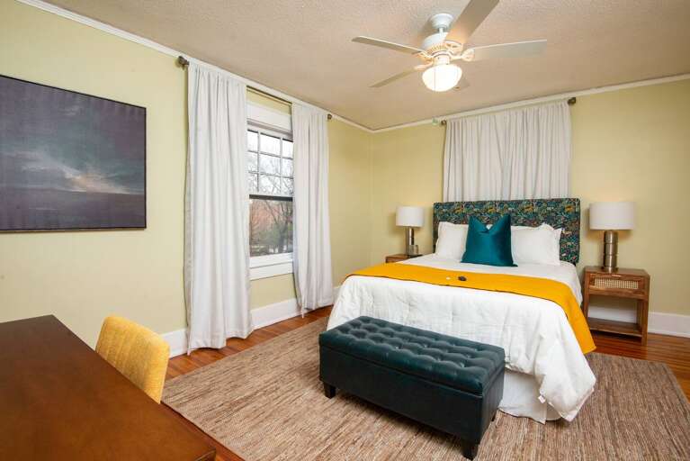 [Bedroom #2] Queen bed, dedicated workspace &amp; Smart TV