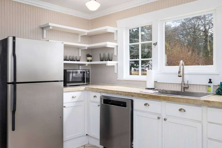 Full size fridge, microwave, dishwasher, stove, and oven to make sure you feel at home during your stay Full size fridge, microwave, dishwasher, stove, and oven to make sure you feel at home during your stay