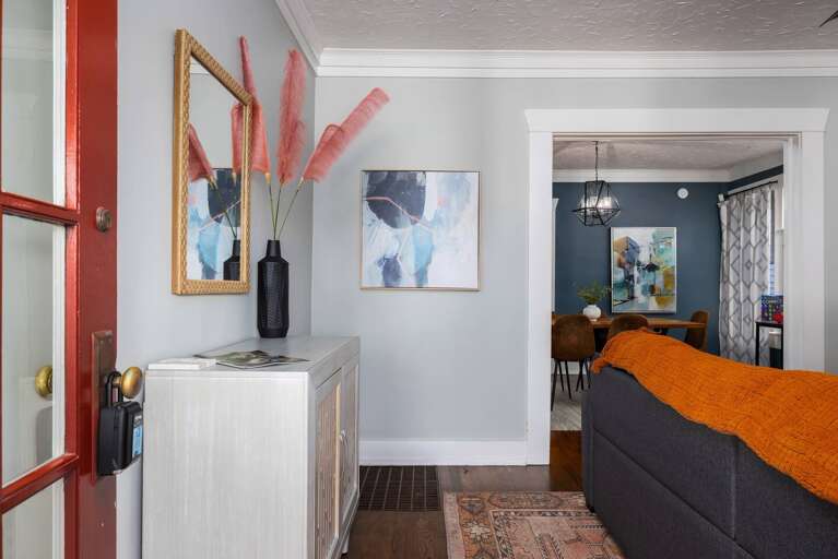 Beautiful natural light all throughout the house Beautiful natural light all throughout the house