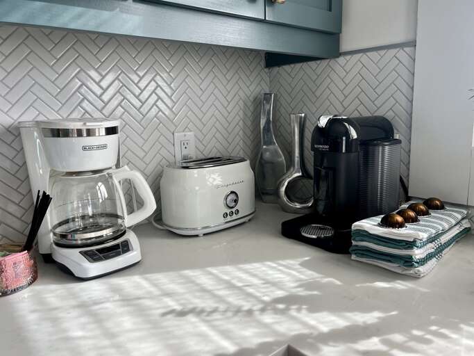 **Kitchen Amenities**: Highlighted amenities include a drip coffee pot, toaster, and an espresso machine, catering to all your beverage needs.