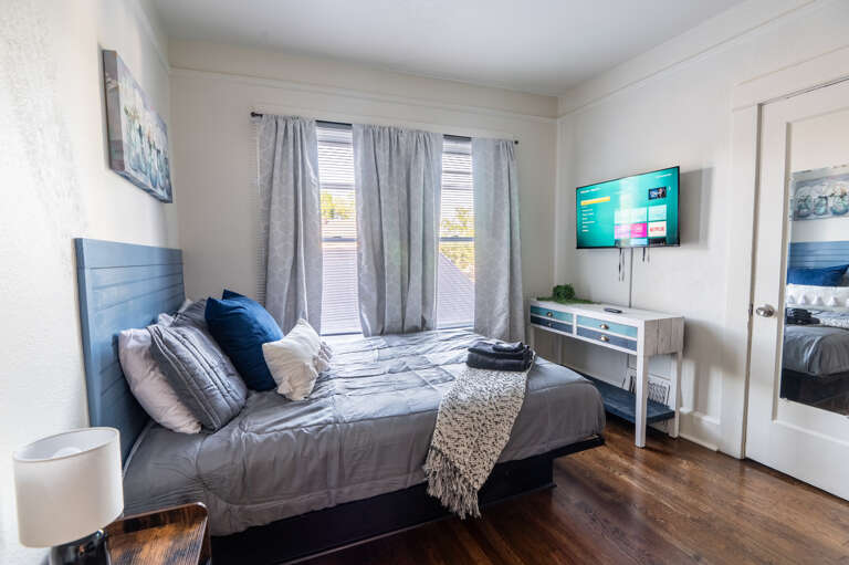 A restful retreat with a queen bed, blackout curtains, and a smart TV.   Experience Comfort and Style With Us at Legacy Stays (http://www.legacystays.org)