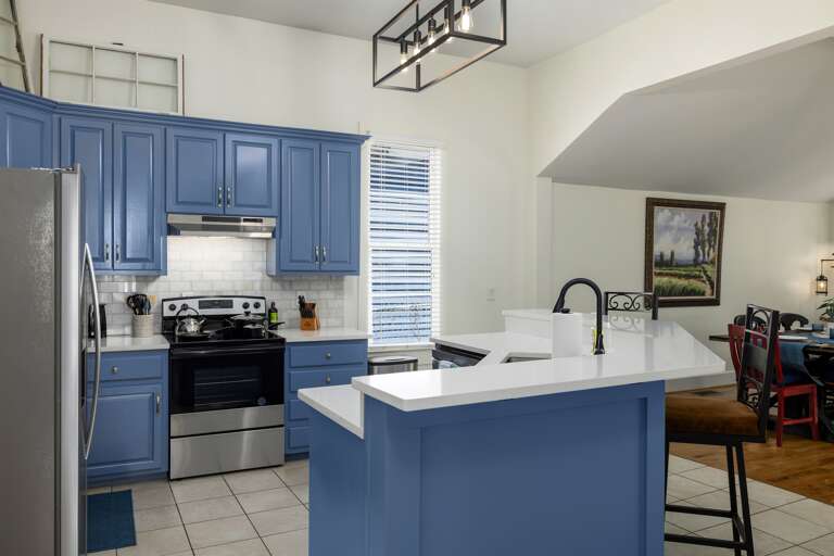 This photo highlights the kitchen bar, which includes comfortable seating for casual meals or quick breakfasts. It's a great spot for socializing while cooking. 