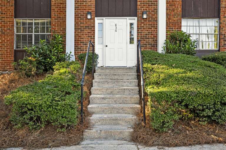 Entrance to the building. Hop up these stairs, directly through the door and up to apartment D. 