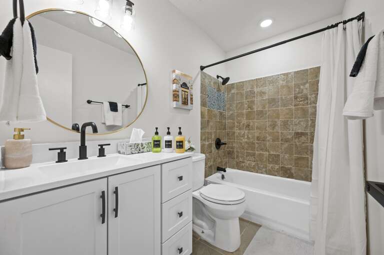 Experience luxury and comfort in our full bathroom featuring a modern design. Enjoy a relaxing shower or bath, plush towels, and premium toiletries. With ample space and natural light, it's the perfect spot to refresh and rejuvenate during your stay.