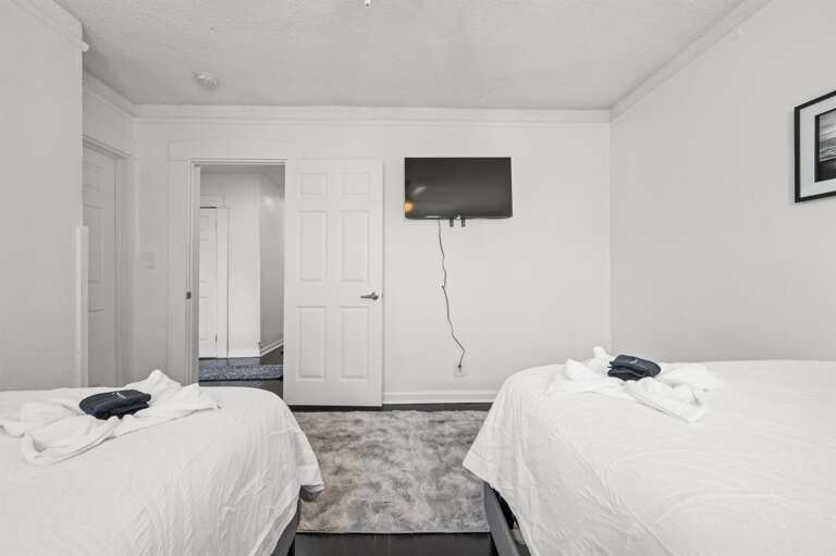 Smart TV ready to entertain your guests!