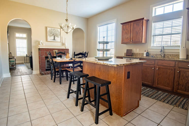 Dining area with bar seating and a cozy atmosphere, ideal for family meals and group gatherings. Dining area with bar seating and a cozy atmosphere, ideal for family meals and group gatherings.
