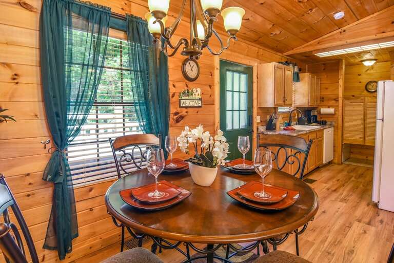 Easy Livin' - Dining Area with Seating for 4