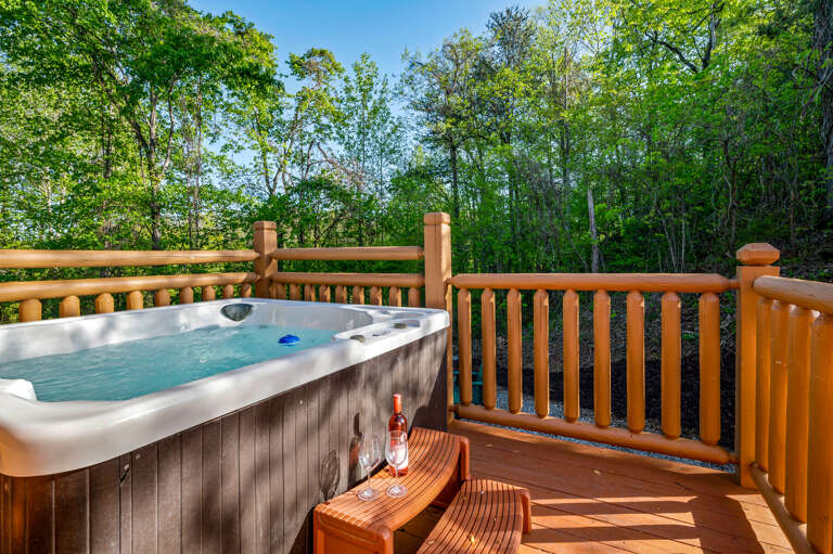 Easy Livin' - Private Hot Tub on Back Deck Easy Livin' - Private Hot Tub on Back Deck