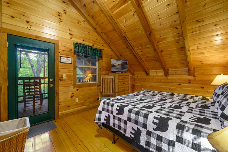 Upper Level King Bedroom w Private Screened Deck