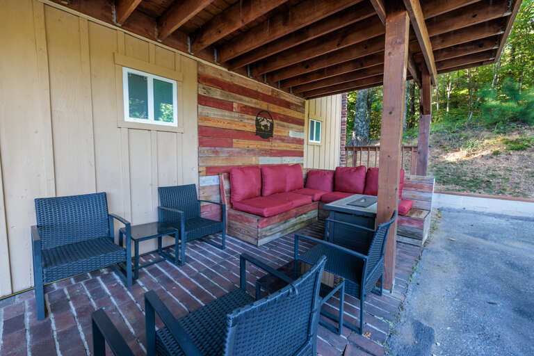 Sitting Area w/ Propane Firepit Table