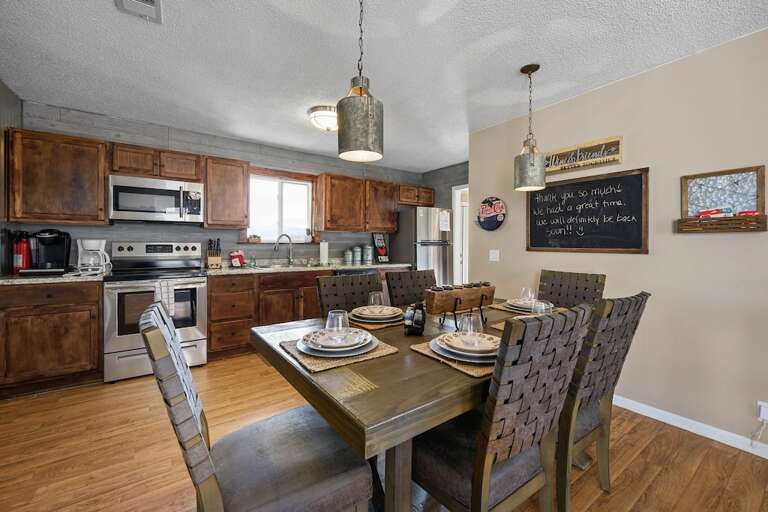 Well Stocked Kitchen and Dining for 6