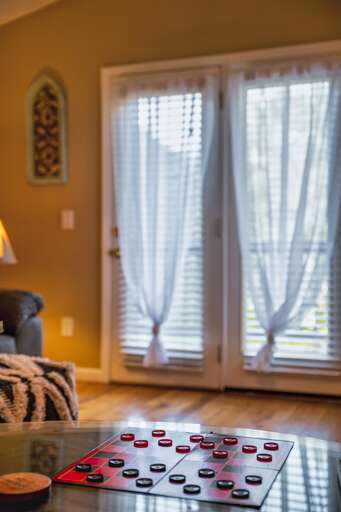 High N Dry - 2Bdr/2Ba In Pigeon Forge - Living Room with Gas Fireplace and Sleeper Sofa High N Dry - 2Bdr/2Ba In Pigeon Forge - Living Room with Gas Fireplace and Sleeper Sofa