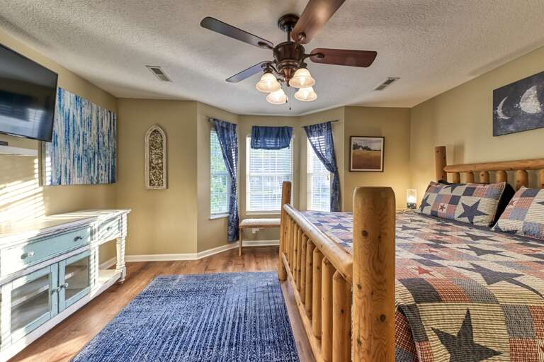 High N Dry - 2Bdr/2Ba In Pigeon Forge - King Bedroom With EnSuite Bath High N Dry - 2Bdr/2Ba In Pigeon Forge - King Bedroom With EnSuite Bath