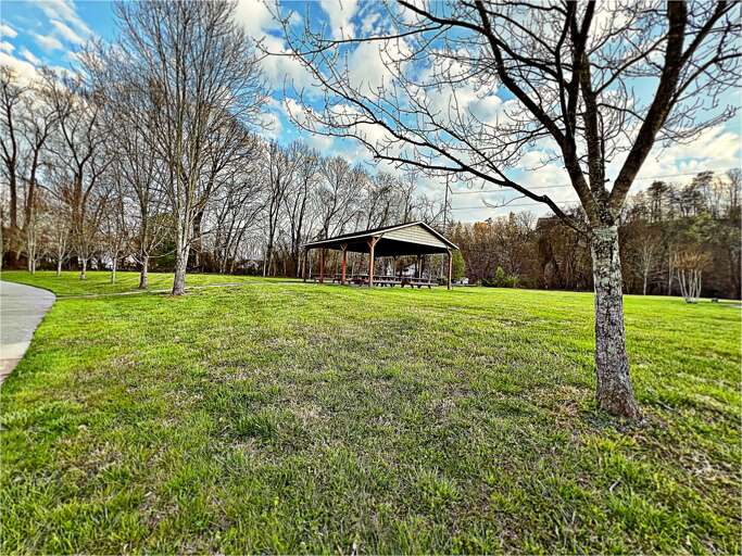 River Pointe Picnic Pavilion With Multiple Charcoal Grills