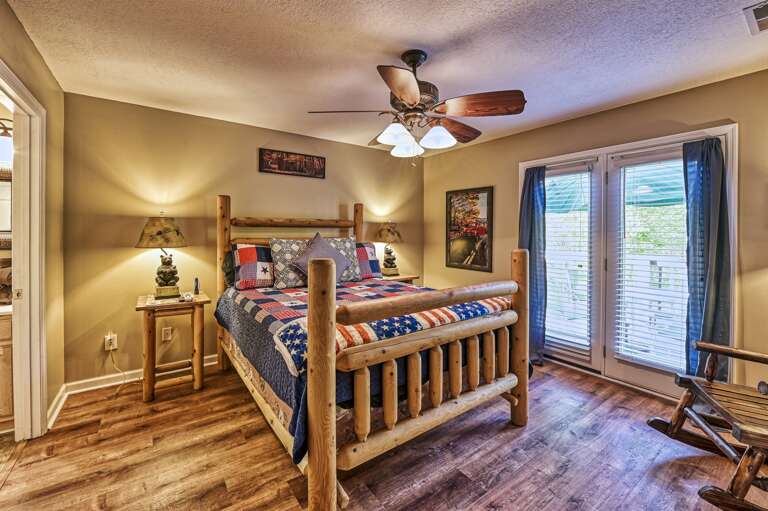 High N Dry - 2Bdr/2Ba In Pigeon Forge - Queen Bedroom with Deck Access