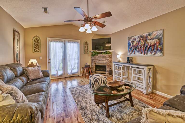 High N Dry - 2Bdr/2Ba In Pigeon Forge - Living Room with Gas Fireplace and Sleeper Sofa