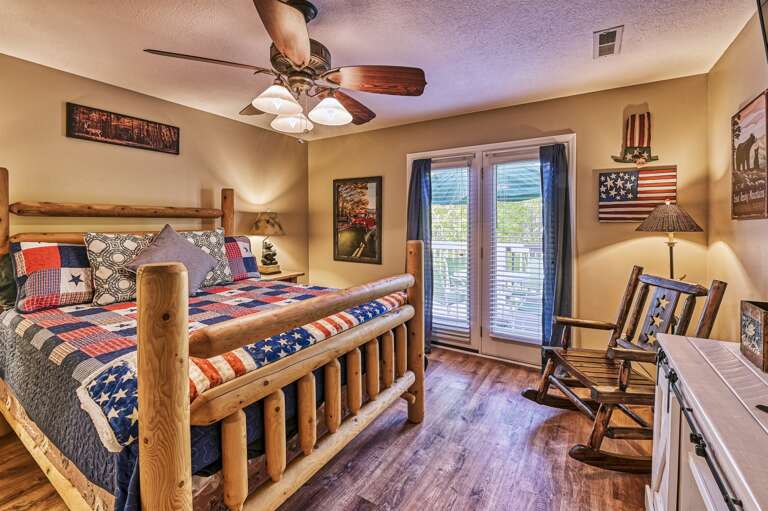 High N Dry - 2Bdr/2Ba In Pigeon Forge - Queen Bedroom with Deck Access