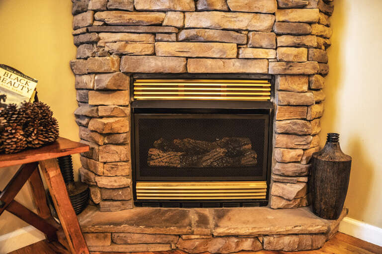 High N Dry - 2Bdr/2Ba In Pigeon Forge - Living Room with Gas Fireplace and Sleeper Sofa