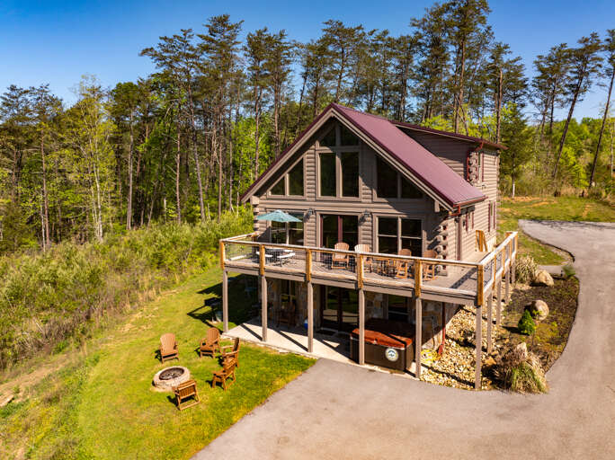Nothin' But a Good Time - 4 Bedroom Family Lodge