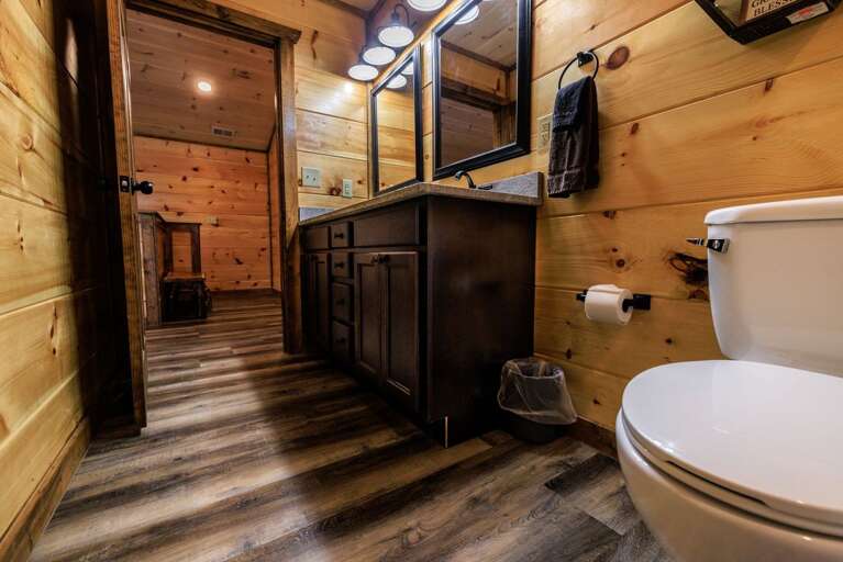 Upper Level - Full Bathroom #1w/Dual Sinks