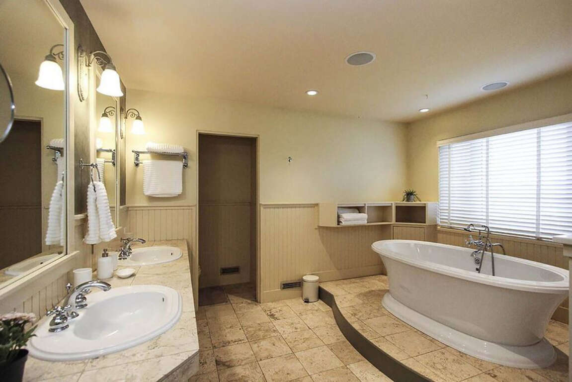 Gardenside Getaway West Kelowna BC 4 Bedroom House for Rent on Vacation