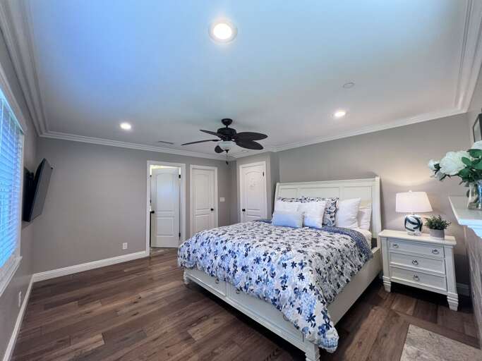 Serene Sleeping Space, Softly Shaded, Spacious Vacation Rental Bedroom