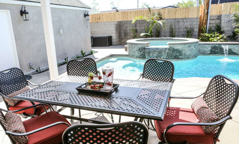 Pool & Outdoor Dining and Natural Gas BBQ Grill Pool & Outdoor Dining and Natural Gas BBQ Grill