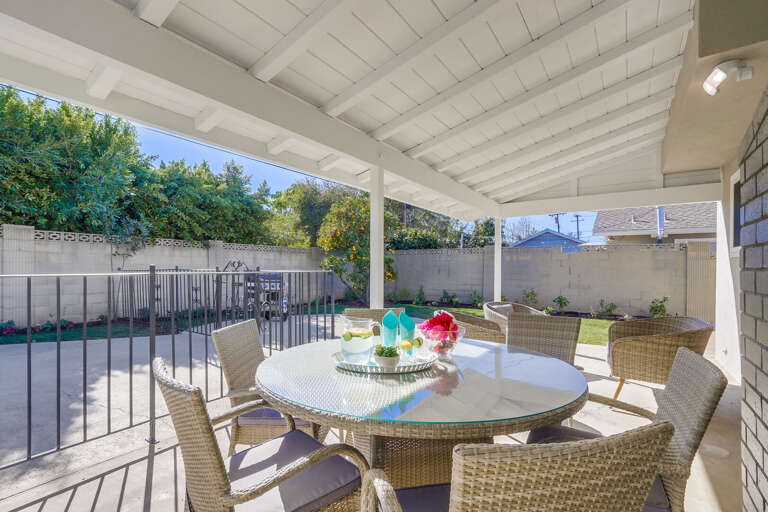 Outdoor dining and seating