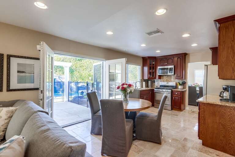 Kitchen with Breakfast table