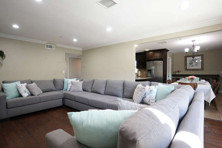 Sectional Sofa has Queen Pull-out Sleeper sofa Sectional Sofa has Queen Pull-out Sleeper sofa