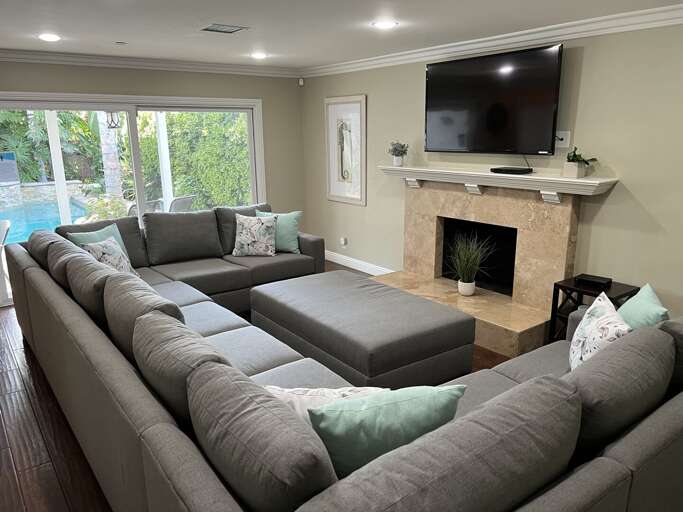 Sectional Sofa has Queen Pull-out Sleeper sofa Sectional Sofa has Queen Pull-out Sleeper sofa