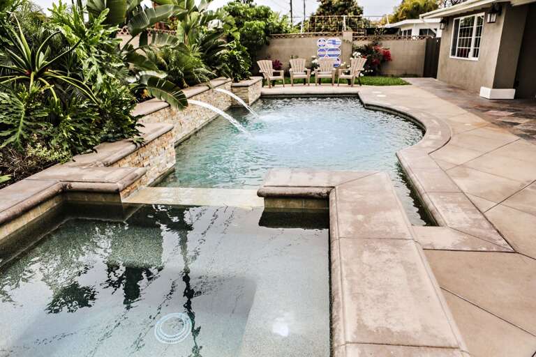 New Pebble-Tec in-ground Pool w/Jacuzzi