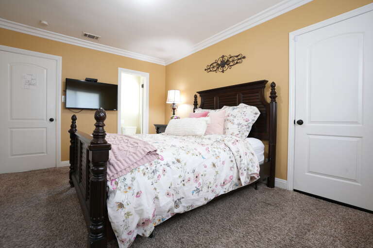 Master Bedroom #2 - Queen Bed