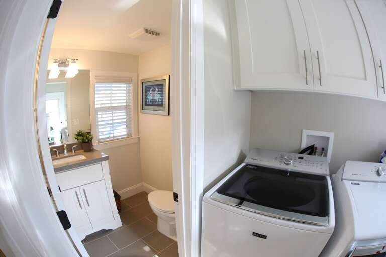 Full-Size Washer & Dryer Full-Size Washer & Dryer