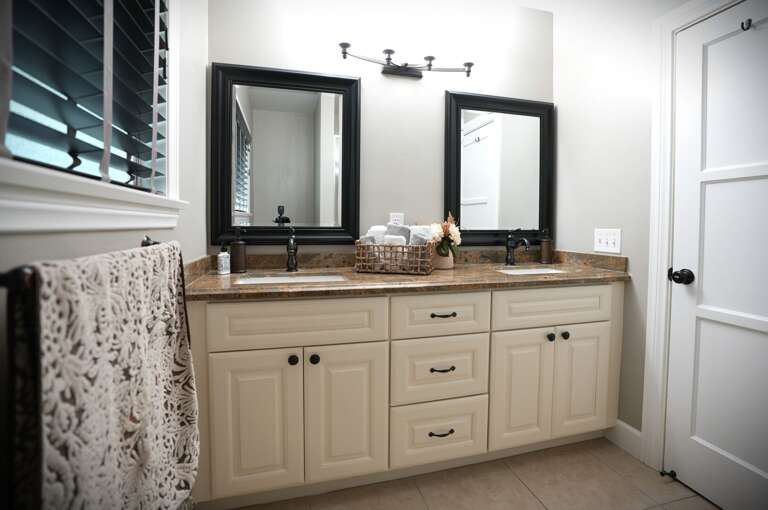 King Master Bathroom 1 Ensuite