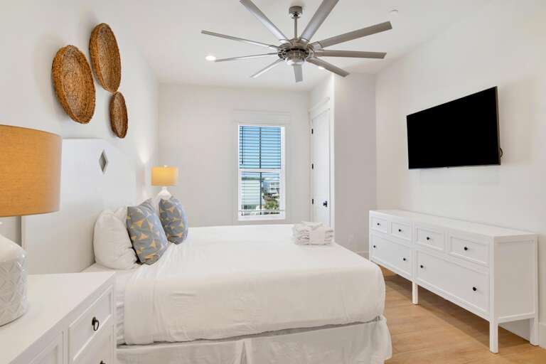 2nd  level - North bedroom- 1 king.