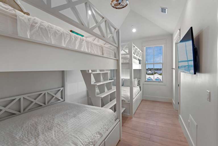 Bedroom 11 - Queen over Queen Bunks- Sleeps 8